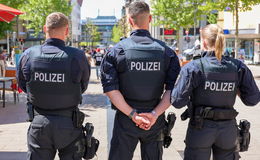 Volksverhetzung am ZOB: 44-Jähriger zeigt mehrmals "Hitler-Gruß"