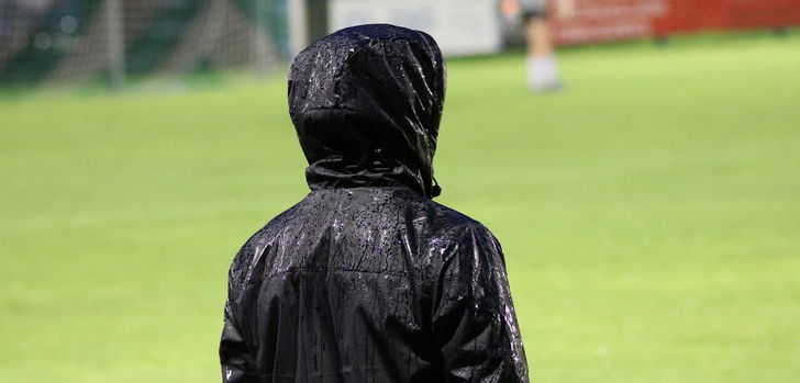 Bei Wind und Wetter sind sie auf dem Feld: Ohne Ehrenamtler wäre ein Spielbetrieb undenkbar.